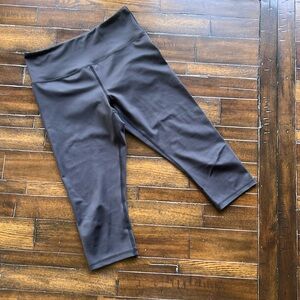 Zyia Cropped Black Tights Size 6-8